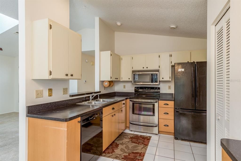 出租: $1,650 (2 贝兹, 2 浴室, 952 平方英尺)