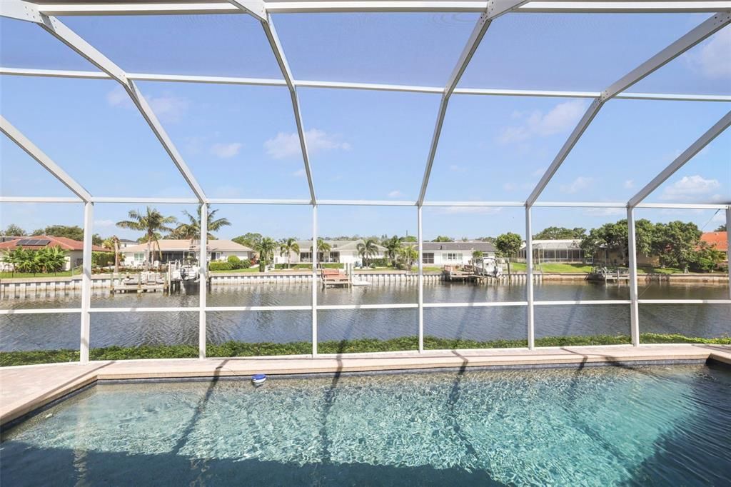 合同活跃: $1,200,000 (4 贝兹, 3 浴室, 2426 平方英尺)