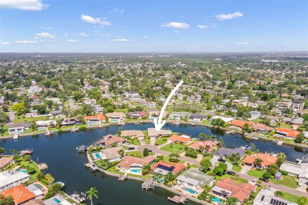 合同活跃: $1,200,000 (4 贝兹, 3 浴室, 2426 平方英尺)