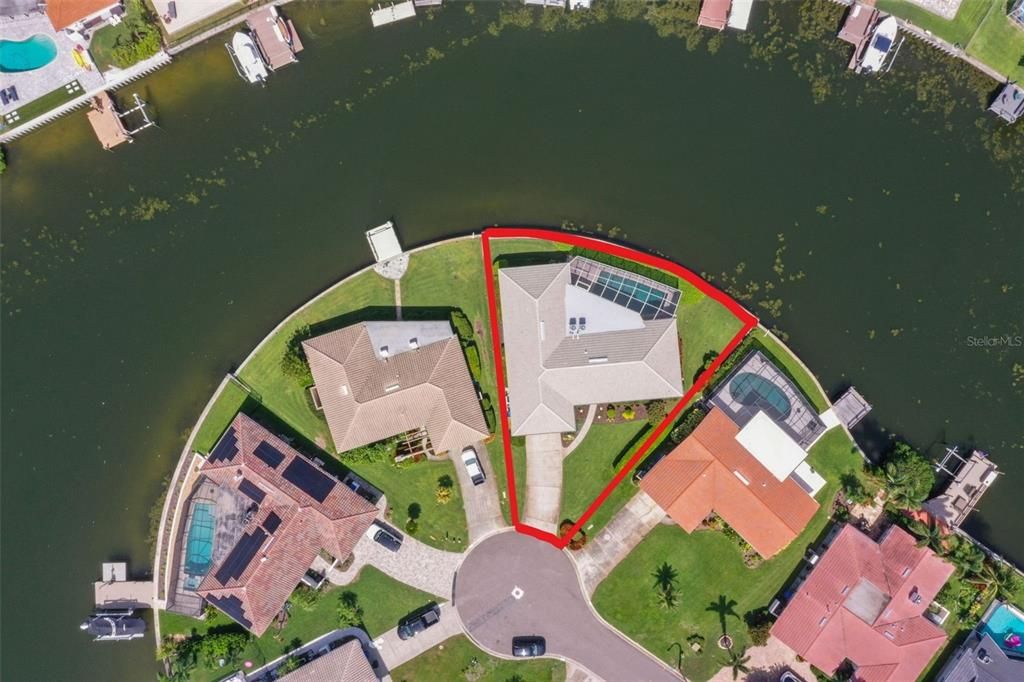 合同活跃: $1,200,000 (4 贝兹, 3 浴室, 2426 平方英尺)