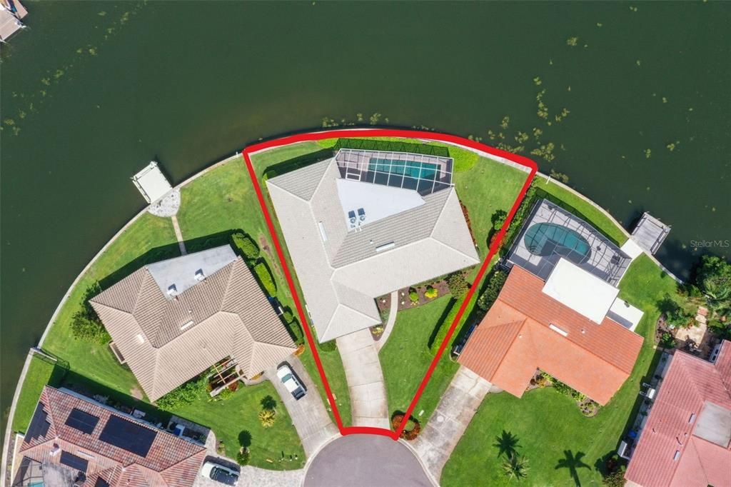 合同活跃: $1,200,000 (4 贝兹, 3 浴室, 2426 平方英尺)