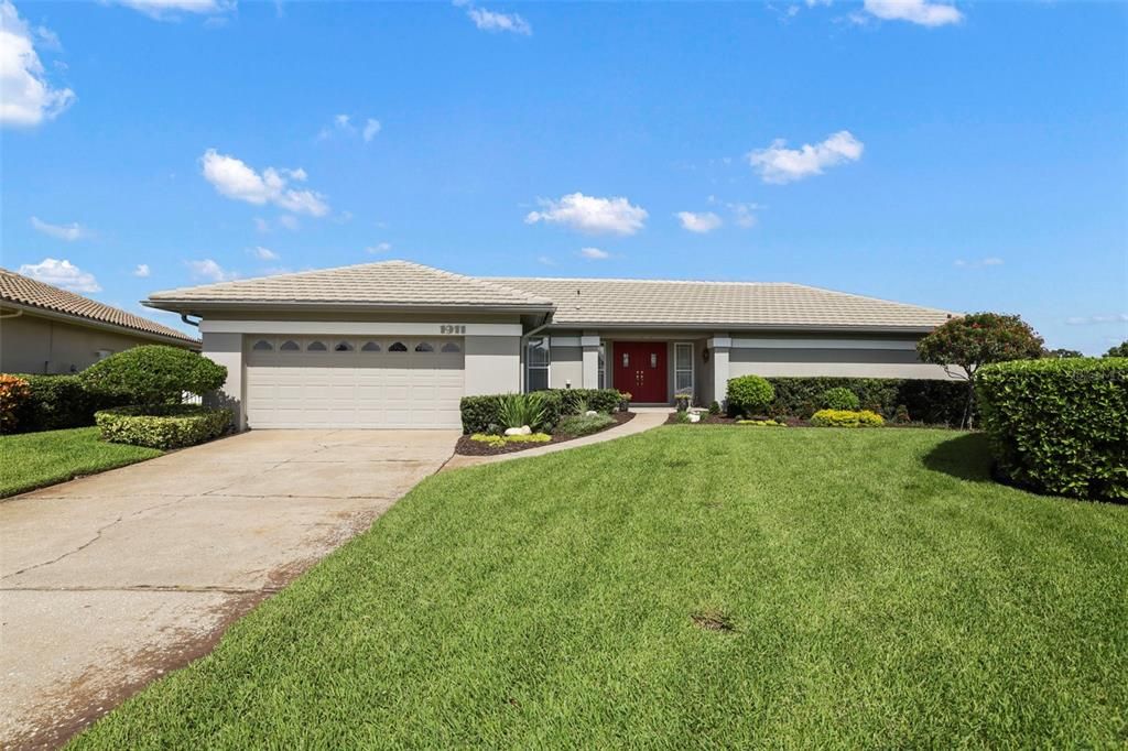 合同活跃: $1,200,000 (4 贝兹, 3 浴室, 2426 平方英尺)