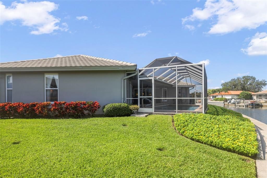 合同活跃: $1,200,000 (4 贝兹, 3 浴室, 2426 平方英尺)