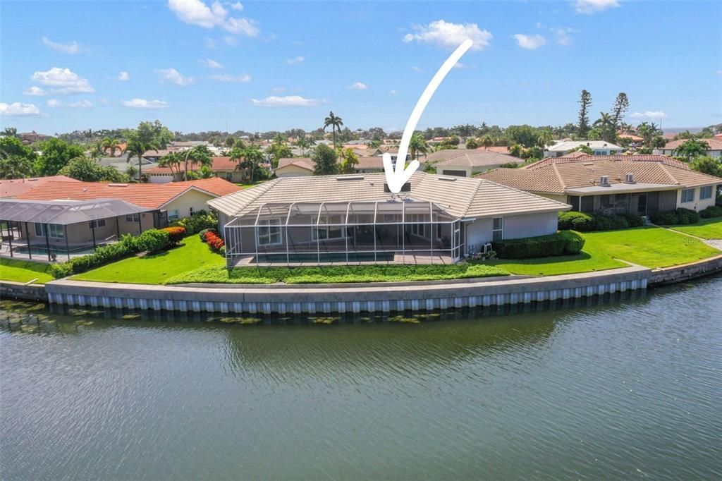 合同活跃: $1,200,000 (4 贝兹, 3 浴室, 2426 平方英尺)