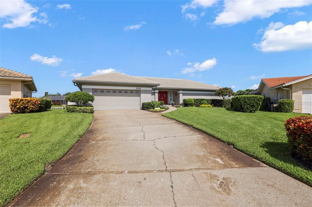 合同活跃: $1,200,000 (4 贝兹, 3 浴室, 2426 平方英尺)