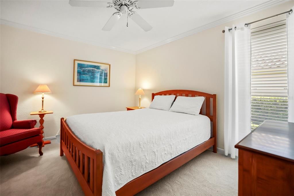 合同活跃: $1,200,000 (4 贝兹, 3 浴室, 2426 平方英尺)