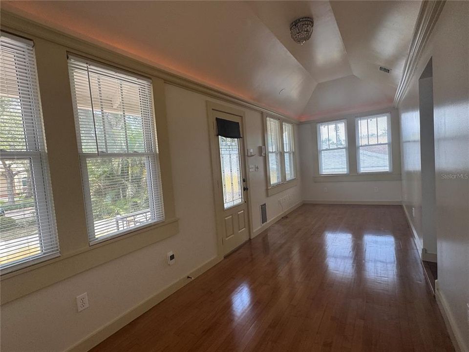 В аренду: $1,650 (1 спален, 1 ванн, 900 Квадратных фут)