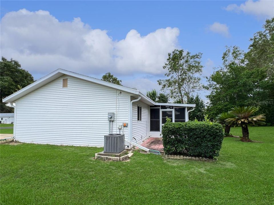 Active With Contract: $169,900 (2 beds, 2 baths, 864 Square Feet)