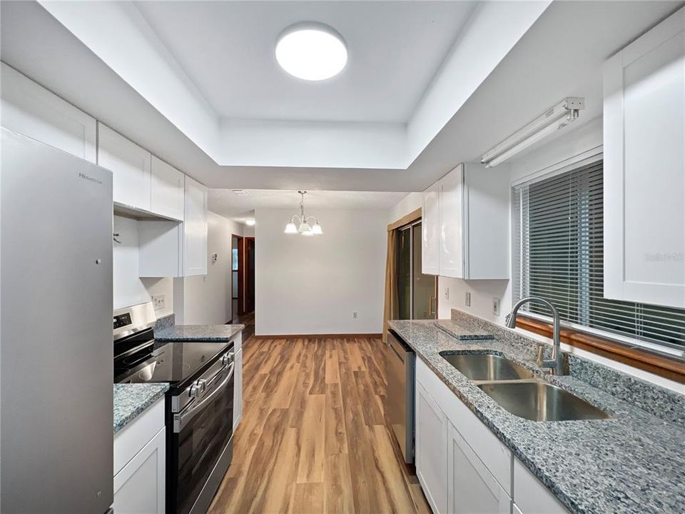 Active With Contract: $169,900 (2 beds, 2 baths, 864 Square Feet)