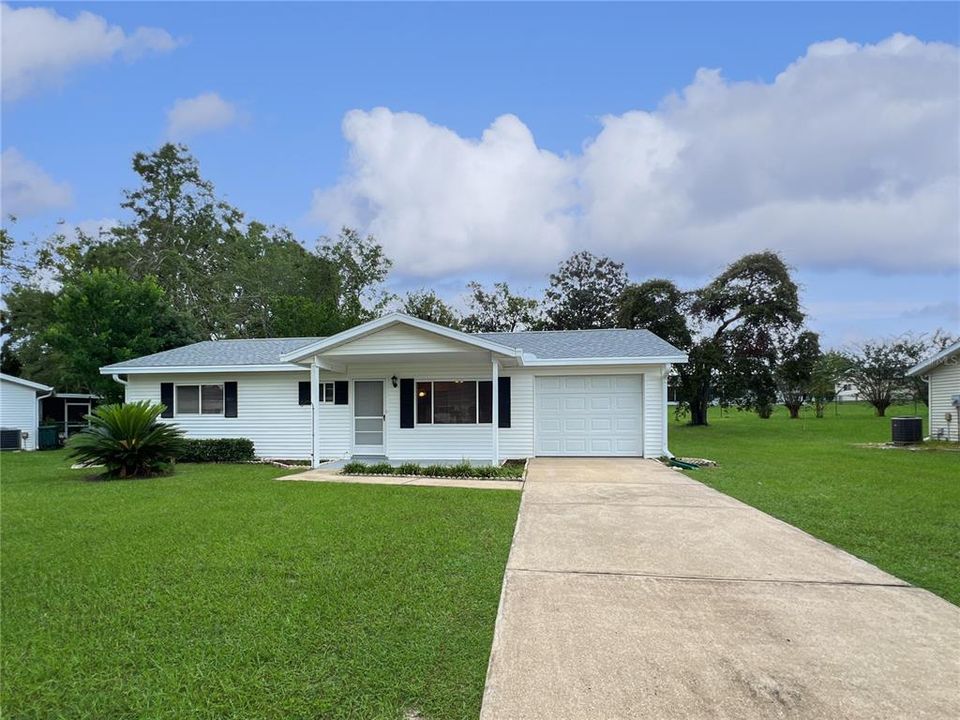 Active With Contract: $169,900 (2 beds, 2 baths, 864 Square Feet)