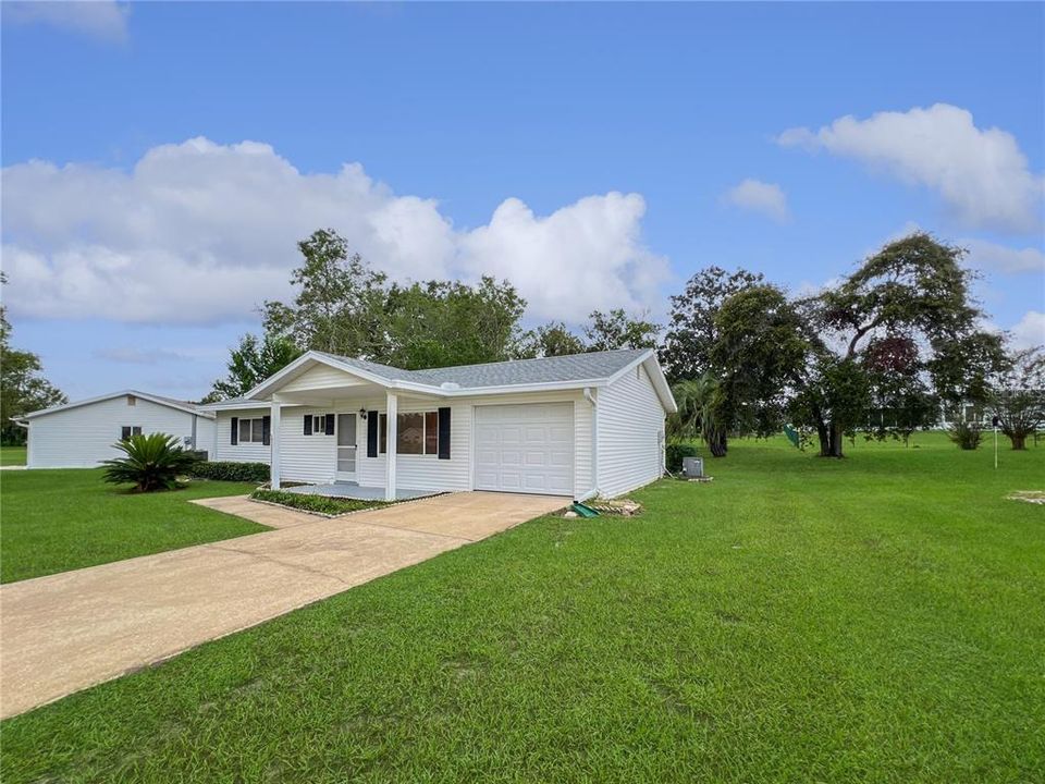 Active With Contract: $169,900 (2 beds, 2 baths, 864 Square Feet)