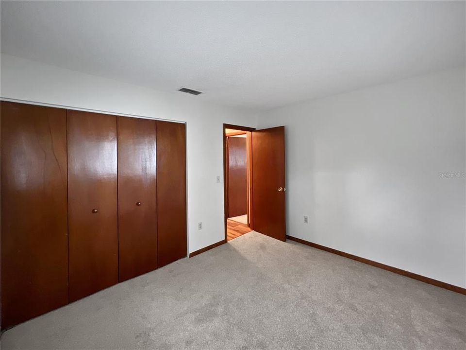 Active With Contract: $169,900 (2 beds, 2 baths, 864 Square Feet)