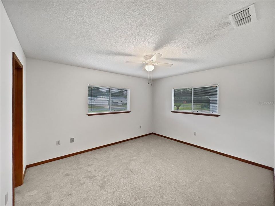 Active With Contract: $169,900 (2 beds, 2 baths, 864 Square Feet)