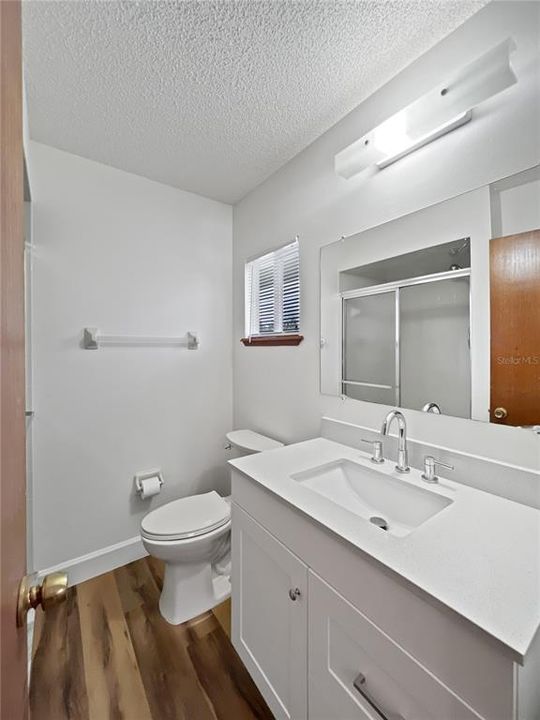 Active With Contract: $169,900 (2 beds, 2 baths, 864 Square Feet)