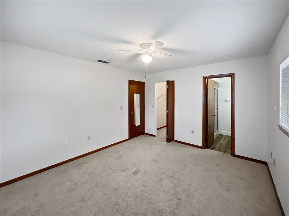 Active With Contract: $169,900 (2 beds, 2 baths, 864 Square Feet)