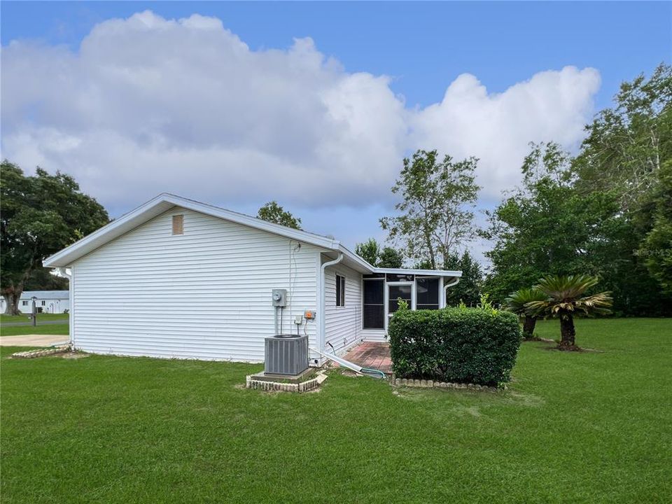 Active With Contract: $169,900 (2 beds, 2 baths, 864 Square Feet)