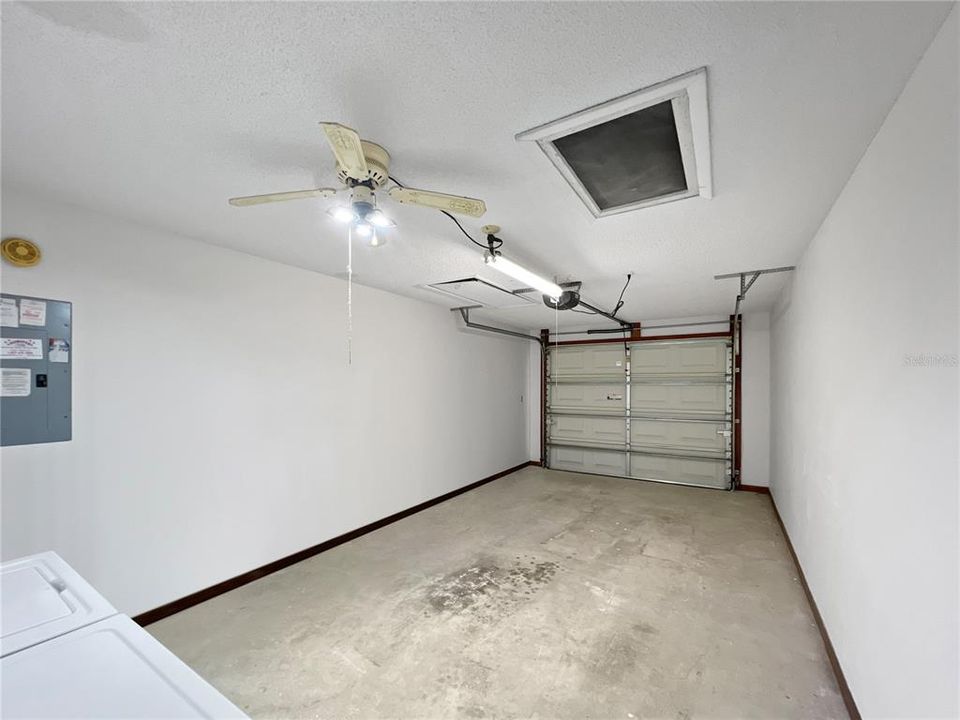 Active With Contract: $169,900 (2 beds, 2 baths, 864 Square Feet)