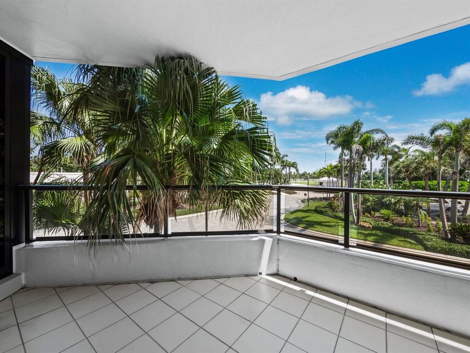 For Sale: $1,799,000 (3 beds, 3 baths, 2375 Square Feet)
