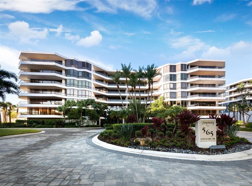 For Sale: $1,799,000 (3 beds, 3 baths, 2375 Square Feet)