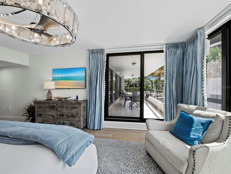 For Sale: $1,799,000 (3 beds, 3 baths, 2375 Square Feet)