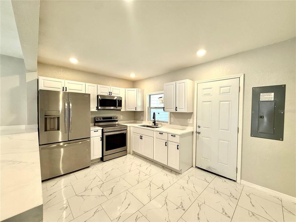 На продажу: $229,000 (3 спален, 2 ванн, 1000 Квадратных фут)