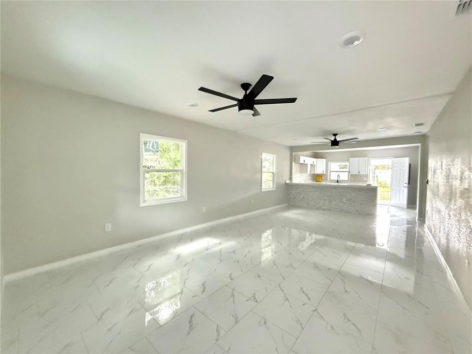 На продажу: $229,000 (3 спален, 2 ванн, 1000 Квадратных фут)