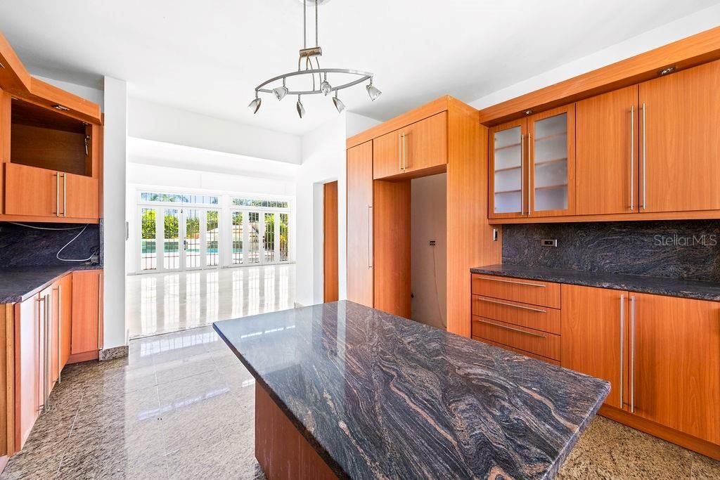 En Venta: $1,600,000 (4 camas, 4 baños, 4202 Pies cuadrados)