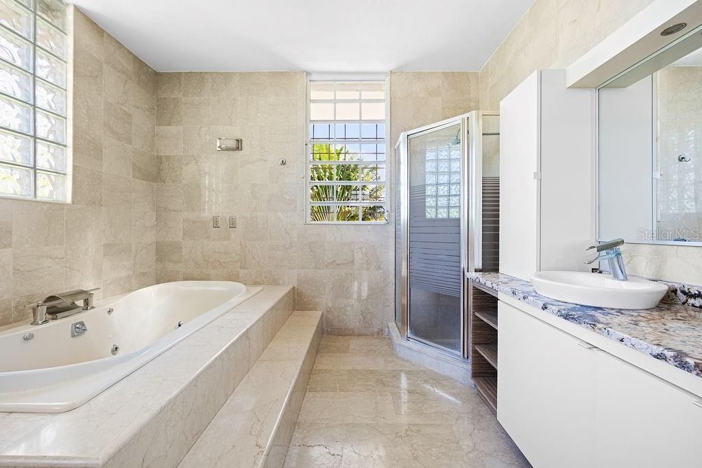 En Venta: $1,600,000 (4 camas, 4 baños, 4202 Pies cuadrados)