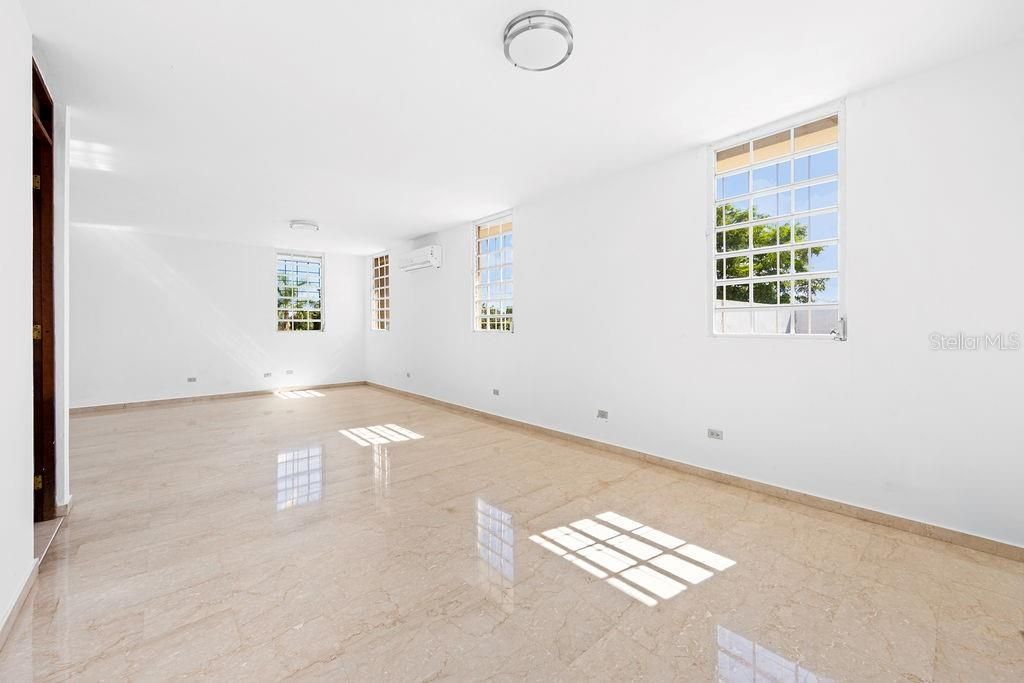 En Venta: $1,600,000 (4 camas, 4 baños, 4202 Pies cuadrados)