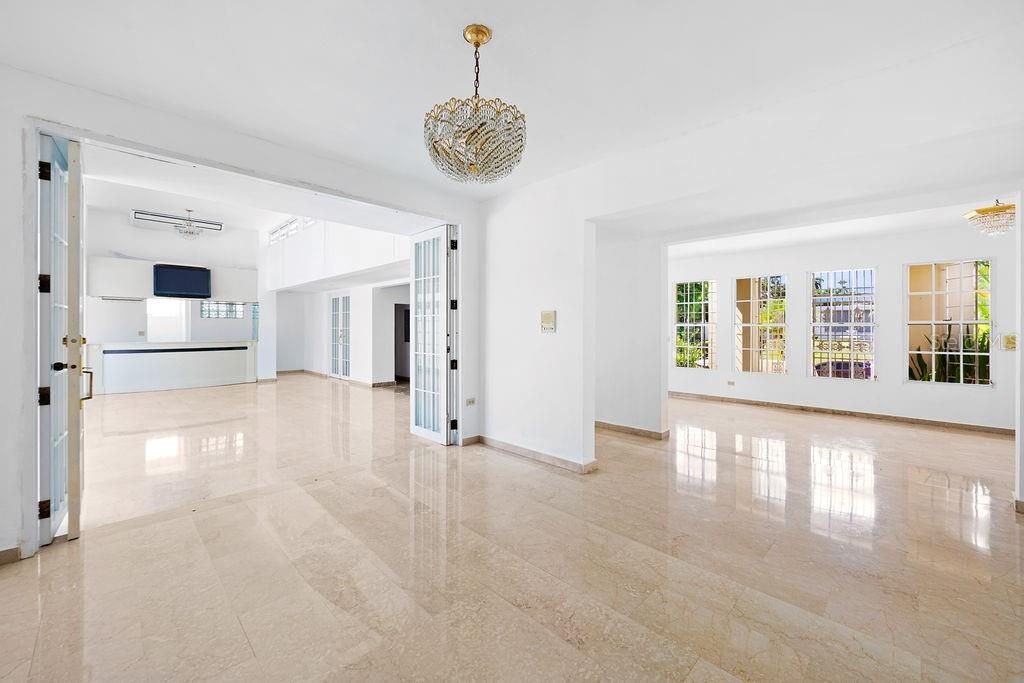 En Venta: $1,600,000 (4 camas, 4 baños, 4202 Pies cuadrados)