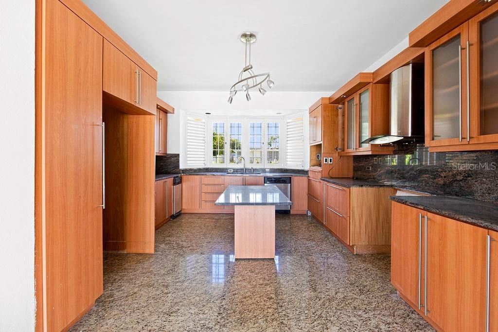 En Venta: $1,600,000 (4 camas, 4 baños, 4202 Pies cuadrados)