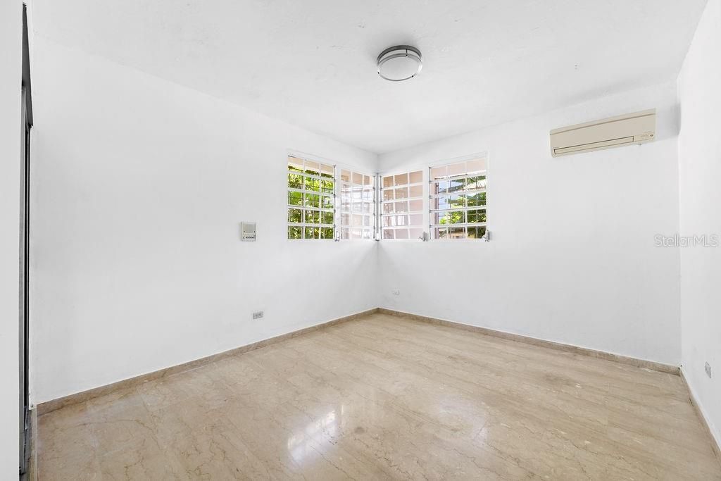 En Venta: $1,600,000 (4 camas, 4 baños, 4202 Pies cuadrados)