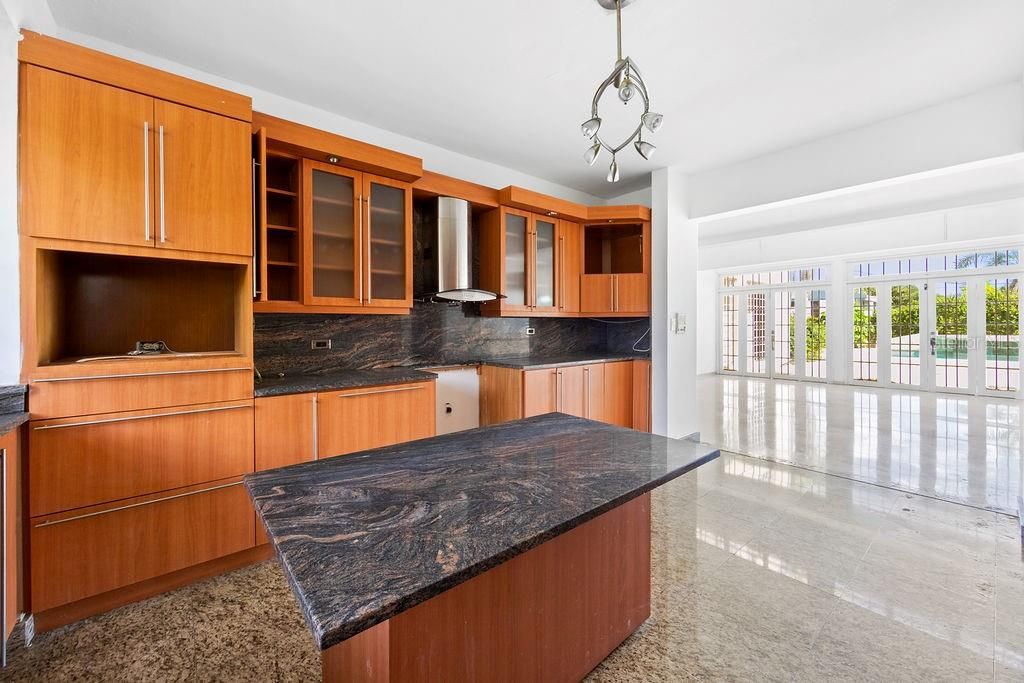 En Venta: $1,600,000 (4 camas, 4 baños, 4202 Pies cuadrados)