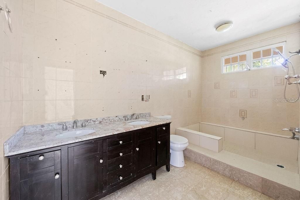 En Venta: $1,600,000 (4 camas, 4 baños, 4202 Pies cuadrados)