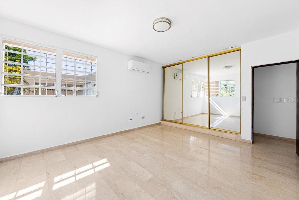 En Venta: $1,600,000 (4 camas, 4 baños, 4202 Pies cuadrados)