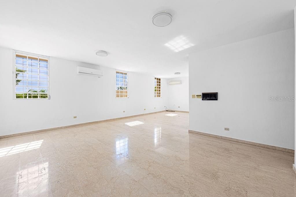 En Venta: $1,600,000 (4 camas, 4 baños, 4202 Pies cuadrados)