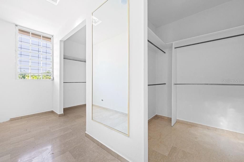 En Venta: $1,600,000 (4 camas, 4 baños, 4202 Pies cuadrados)