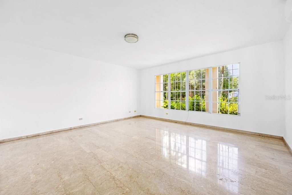 En Venta: $1,600,000 (4 camas, 4 baños, 4202 Pies cuadrados)