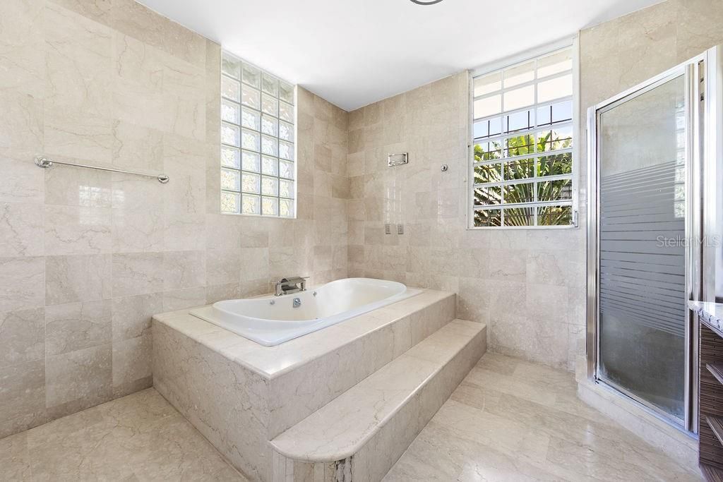 En Venta: $1,600,000 (4 camas, 4 baños, 4202 Pies cuadrados)