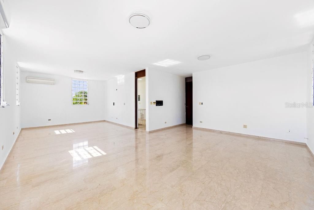 En Venta: $1,600,000 (4 camas, 4 baños, 4202 Pies cuadrados)