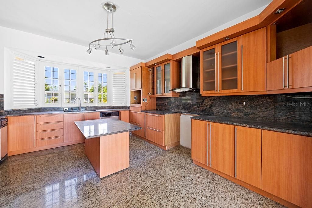 En Venta: $1,600,000 (4 camas, 4 baños, 4202 Pies cuadrados)