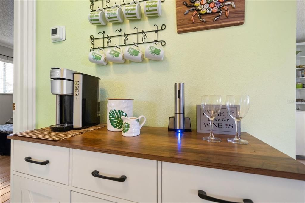 待售: $369,000 (2 贝兹, 1 浴室, 745 平方英尺)