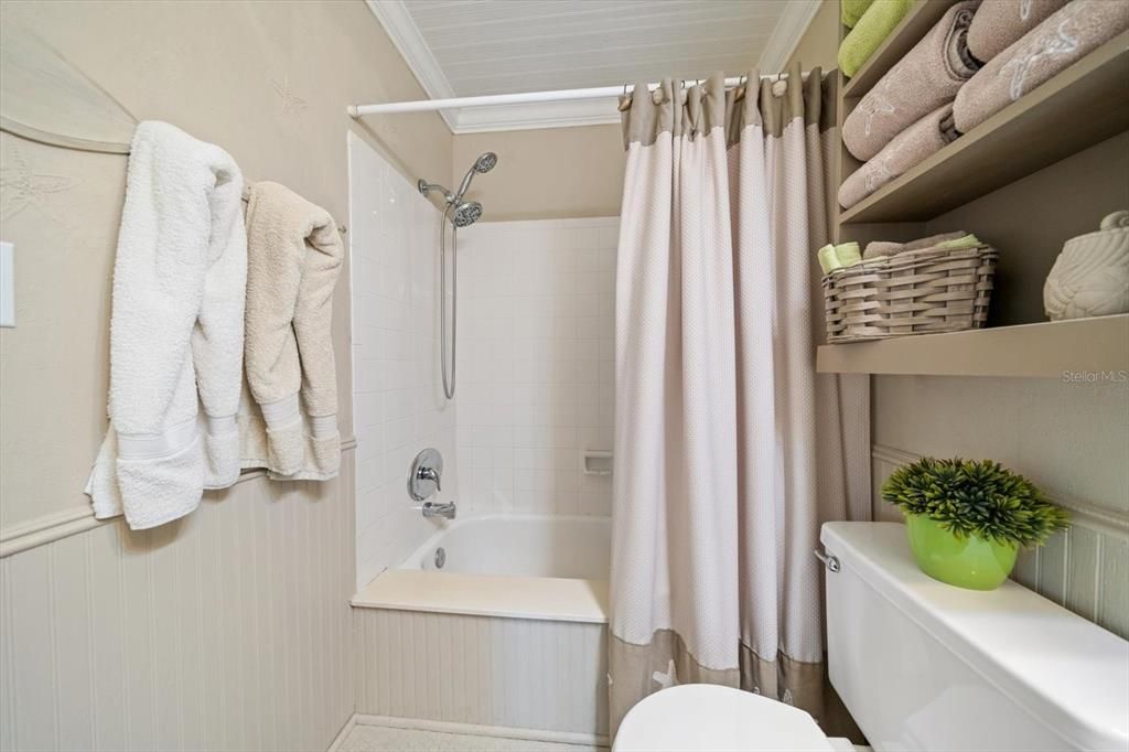 待售: $369,000 (2 贝兹, 1 浴室, 745 平方英尺)