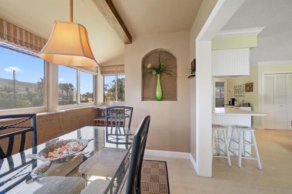 待售: $369,000 (2 贝兹, 1 浴室, 745 平方英尺)