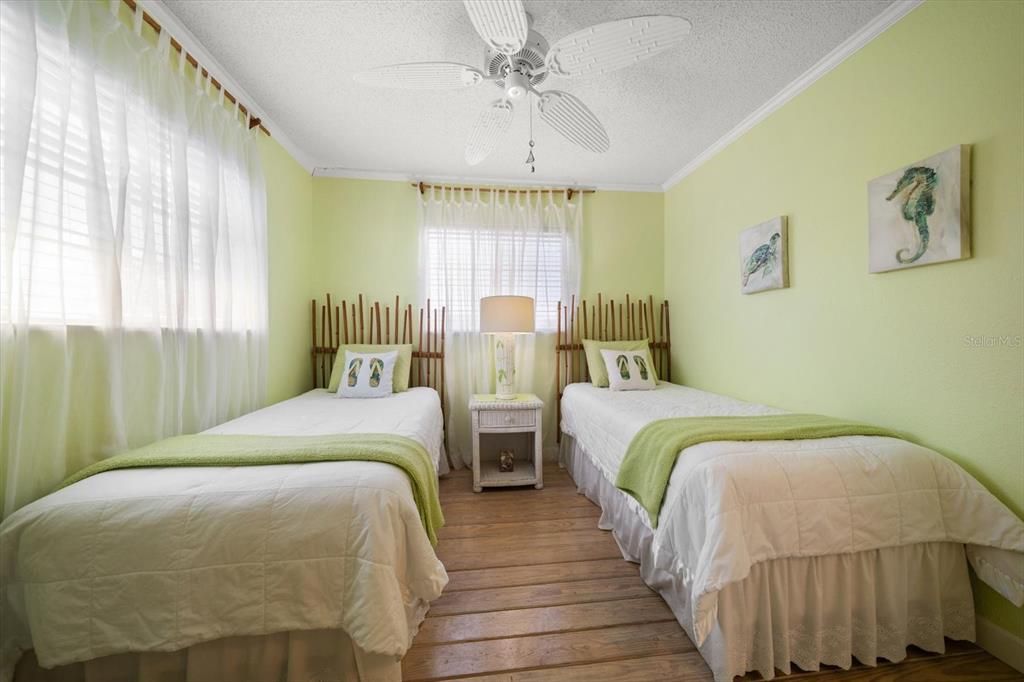 待售: $369,000 (2 贝兹, 1 浴室, 745 平方英尺)