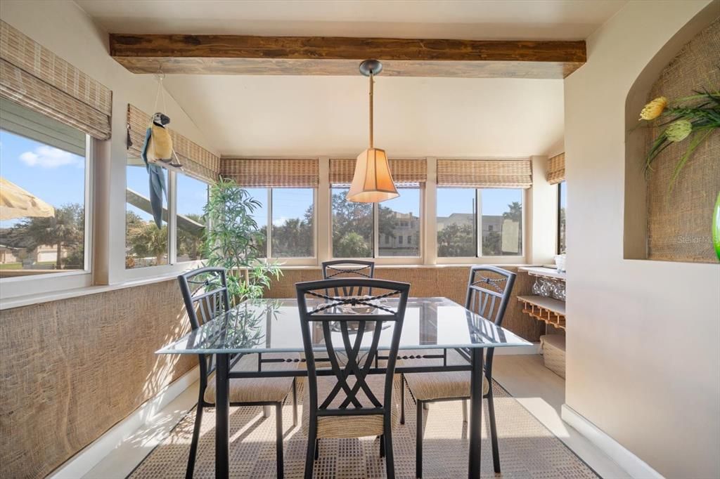 待售: $369,000 (2 贝兹, 1 浴室, 745 平方英尺)