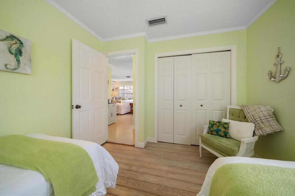 待售: $369,000 (2 贝兹, 1 浴室, 745 平方英尺)