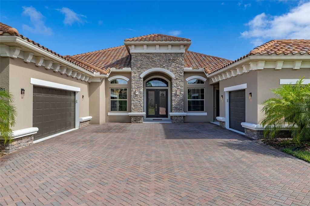 合同活跃: $1,295,000 (4 贝兹, 3 浴室, 3364 平方英尺)