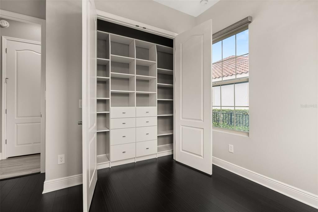 合同活跃: $1,295,000 (4 贝兹, 3 浴室, 3364 平方英尺)