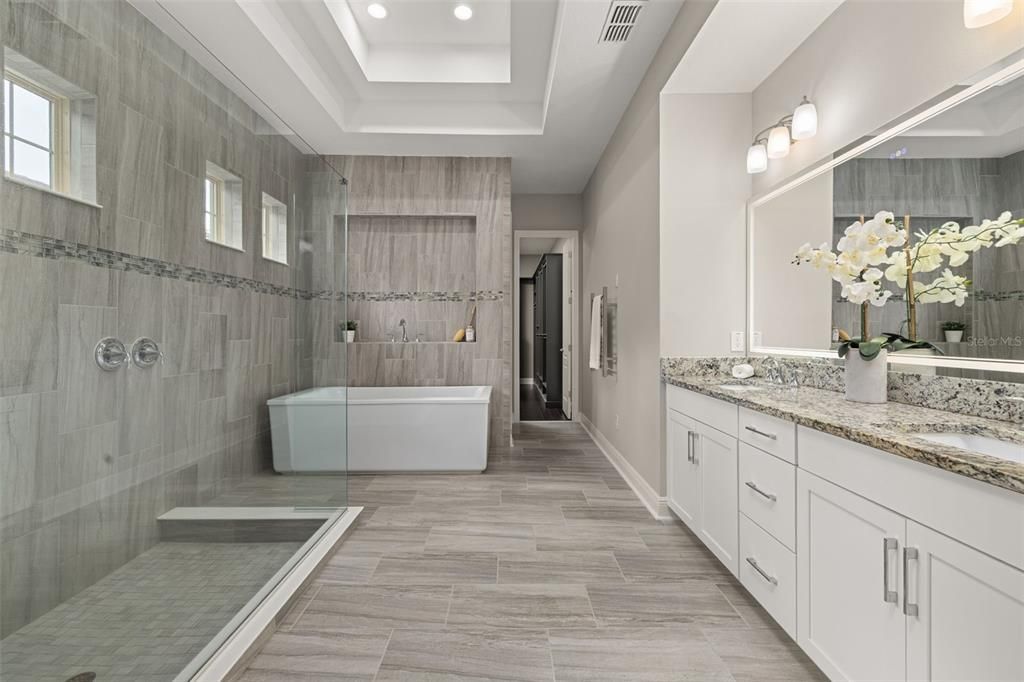 合同活跃: $1,295,000 (4 贝兹, 3 浴室, 3364 平方英尺)